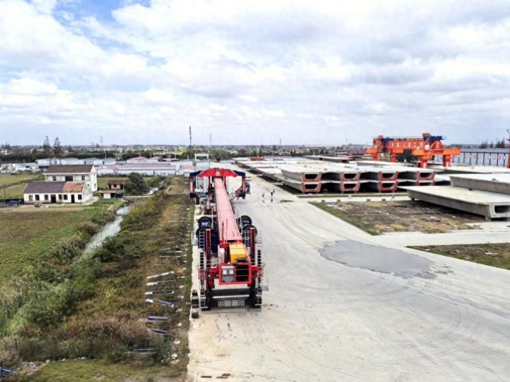 1000 吨运架项目架桥机原地掉头作业,仅需两小时 第1张 1000 吨运架项目架桥机原地掉头作业,仅需两小时 第1张