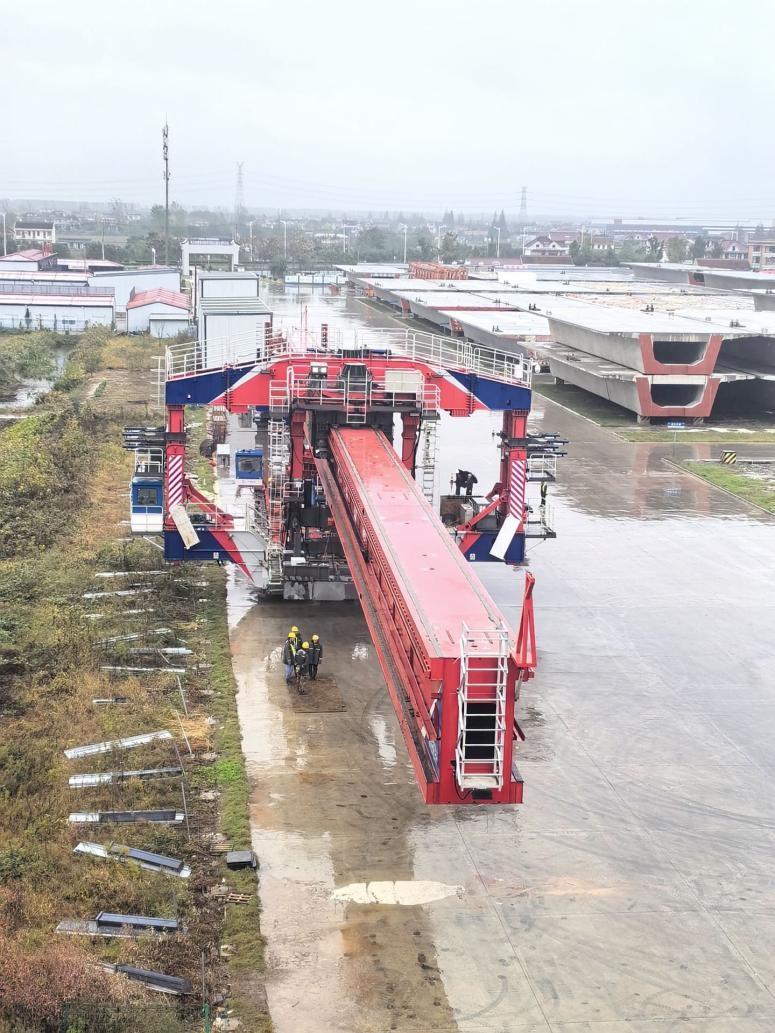 1000 吨运架项目架桥机原地掉头作业,仅需两小时 第3张 1000 吨运架项目架桥机原地掉头作业,仅需两小时 第3张