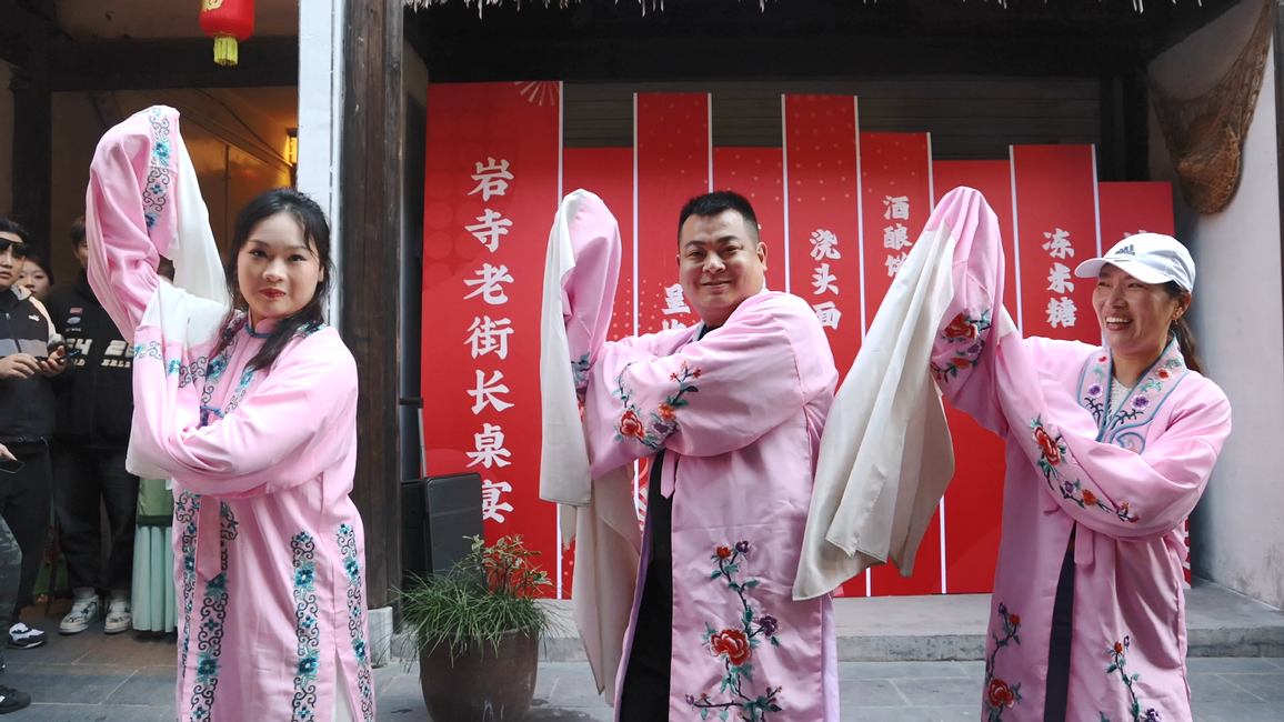 30 余记者齐聚黄山，体验特色长桌宴，感受浓浓徽州习俗  第3张