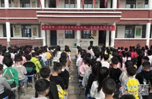 交通安全进校园，警校携手筑平安！你家孩子知道这些吗？  第1张