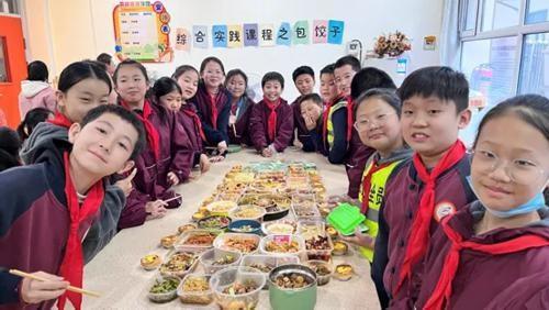 兰州一小学六年级学生变身小厨师，大展厨艺！你家孩子会做饭吗？  第4张