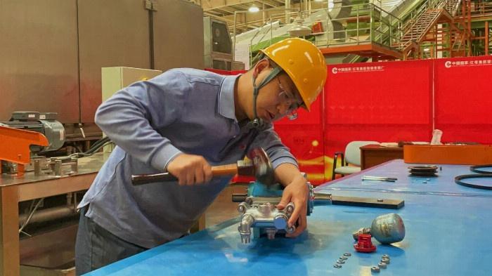 楚雄卷烟厂复烤车间这对师徒竟这样解决设备故障难题  第2张