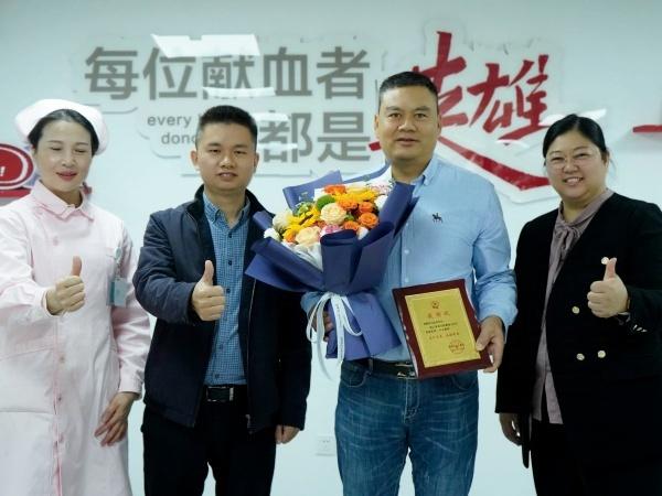 株洲一男子献血 100 次，8 年竟从未留意，原因令人意外  第2张