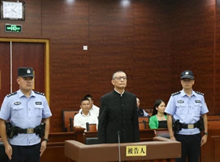 广西柳州市委原书记郑俊康一审获刑十六年六个月  第1张