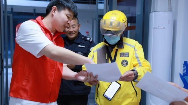暖新驿站送头套手套，杭州西湖区转塘街道让外卖小哥心暖又心安  第3张
