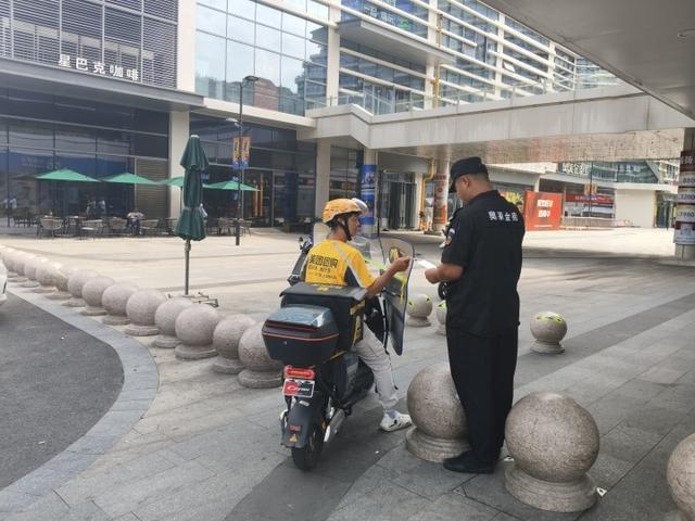 暖新驿站送头套手套，杭州西湖区转塘街道让外卖小哥心暖又心安  第4张