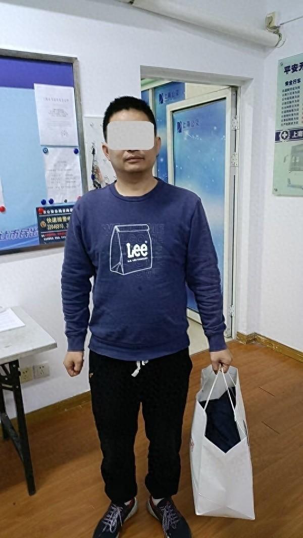 174 路公交司机捡到校服后，接下来的事让人惊呆了