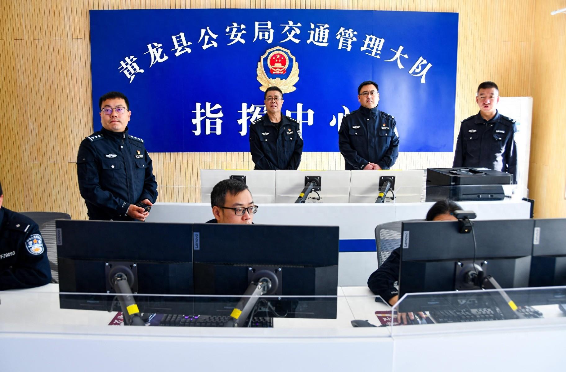 冬季交通安全管理工作形势严峻，延安市公安局交警支队深入黄龙县督导检查