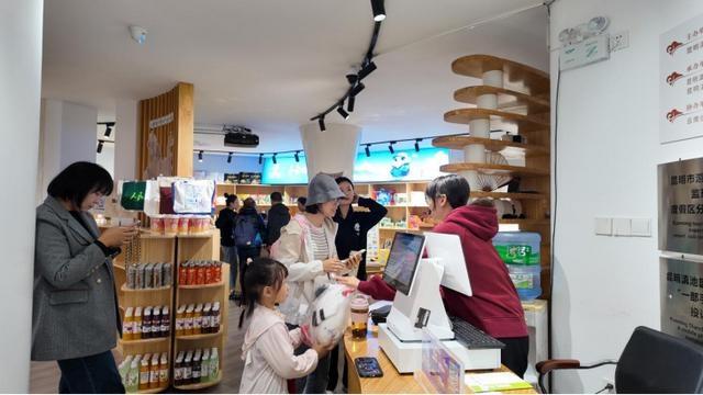 昆明红嘴鸥主题邮局启用，一枚邮资机宣传戳带你领略天空舞者的魅力  第5张