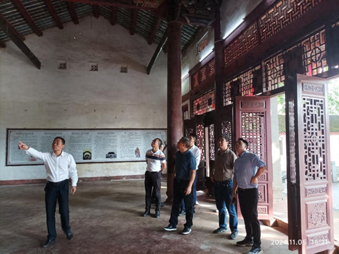 省文旅厅文物保护与考古处三级调研员王亚东带队赴湛江开展文物普查工作技术指导