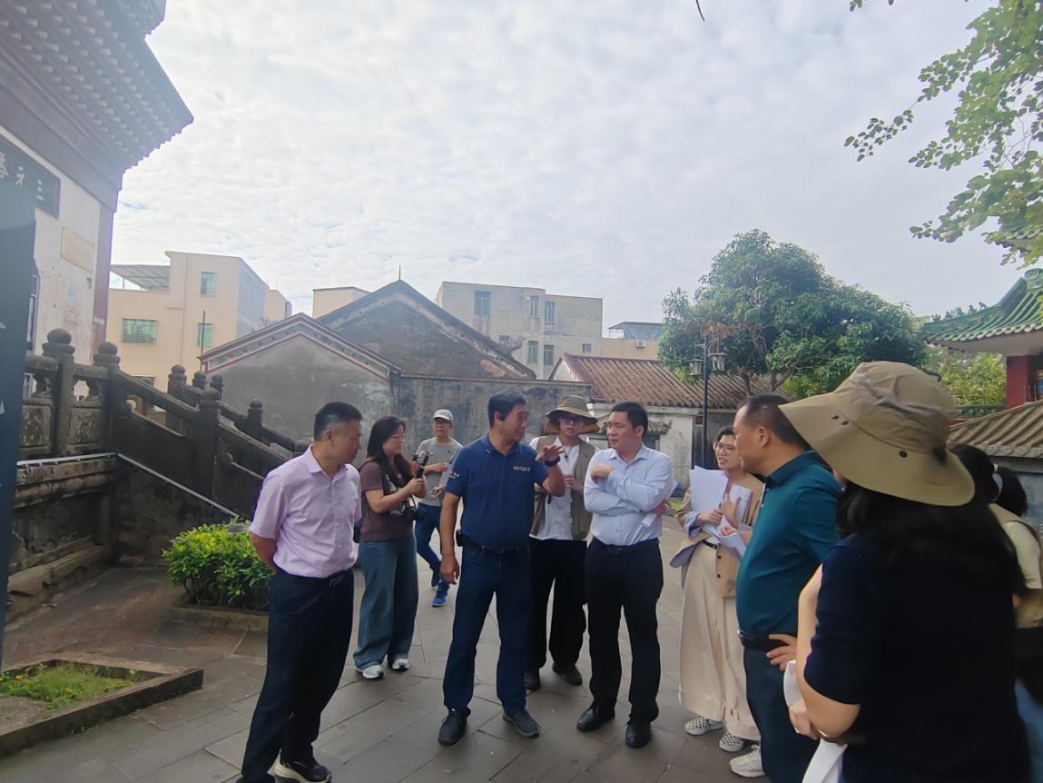 省文旅厅文物保护与考古处三级调研员王亚东带队赴湛江开展文物普查工作技术指导  第2张