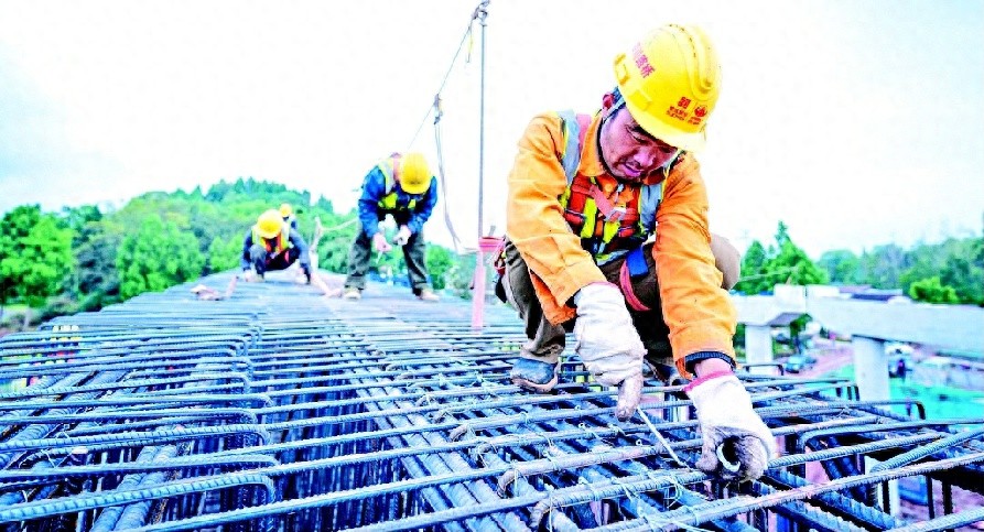 成渝高速扩容升级：西南第一路焕新颜，建设者奋战一线见证历史时刻