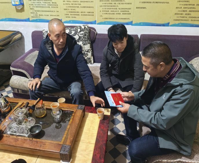 揭秘应急局宪法宣传周：领导干部化身讲解员，深入解读宪法与安全生产法  第2张
