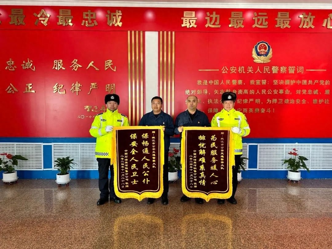 星辰月下藏蓝色光芒：警营故事里的情感与职责，温暖人心，照亮行者路  第1张