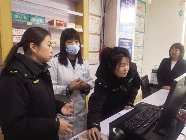 呼和浩特市市场监管局深入药店，全面检查药品购销行为，护航群众用药安全  第1张