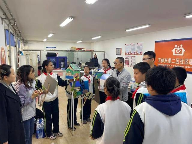 手绘提示牌萌翻社区，外国语学校师生巧手绘出文明新风尚  第3张