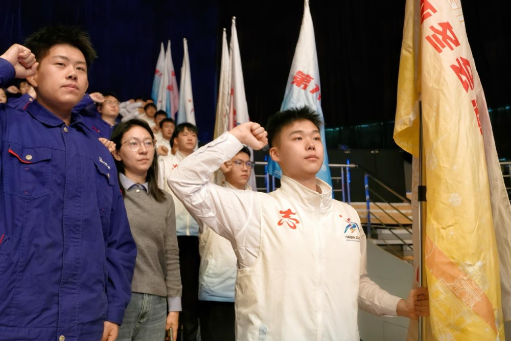 12·5国际志愿者日：110名华德学子闪耀亚冬会，80名护旗手庄严宣誓，冰雪同梦志愿同行  第3张