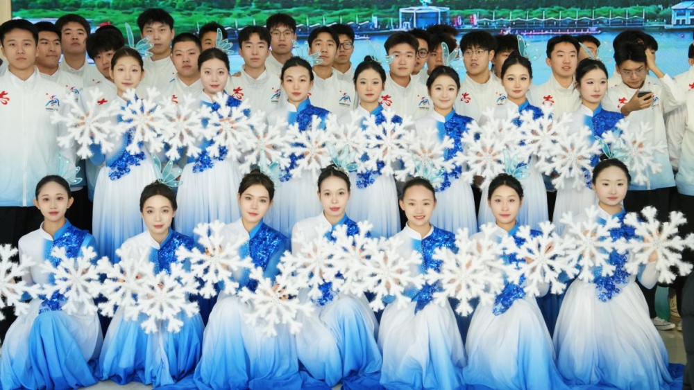 12·5国际志愿者日：110名华德学子闪耀亚冬会，80名护旗手庄严宣誓，冰雪同梦志愿同行  第5张