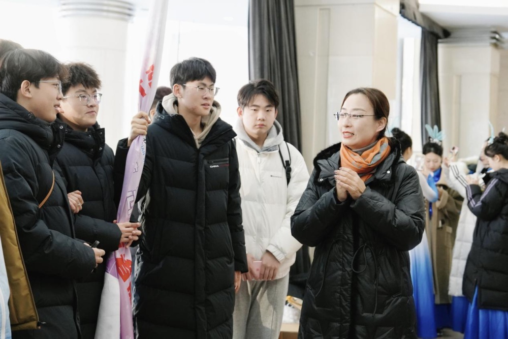 12·5国际志愿者日：110名华德学子闪耀亚冬会，80名护旗手庄严宣誓，冰雪同梦志愿同行  第6张