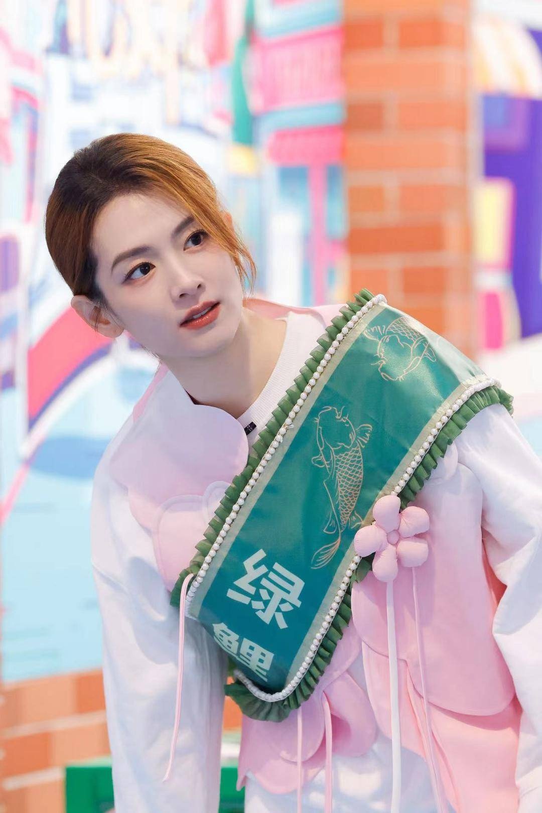 你好，星期六红鲤鱼与绿鲤鱼大赛再掀热潮，明星阵容豪华，谁将成为最终赢家？  第3张