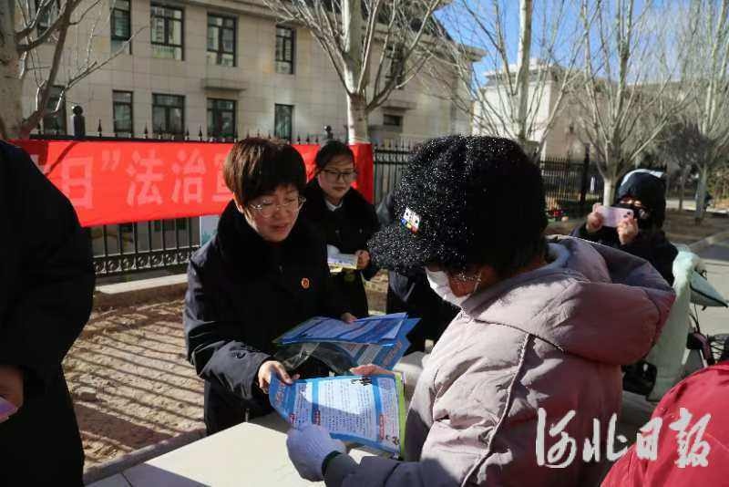 家门口的法治课堂：怀来县检察院走进社区，居民踊跃参与法律知识问答  第2张