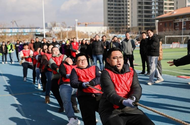 300人齐聚青岛，一场拔河比赛点燃全民健身热情  第2张