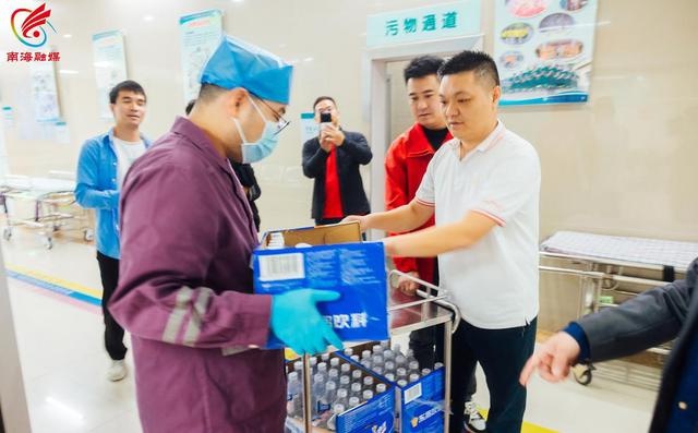 东鹏饮料暖心捐赠200箱电解质饮料，医护人员和患者齐声点赞  第2张