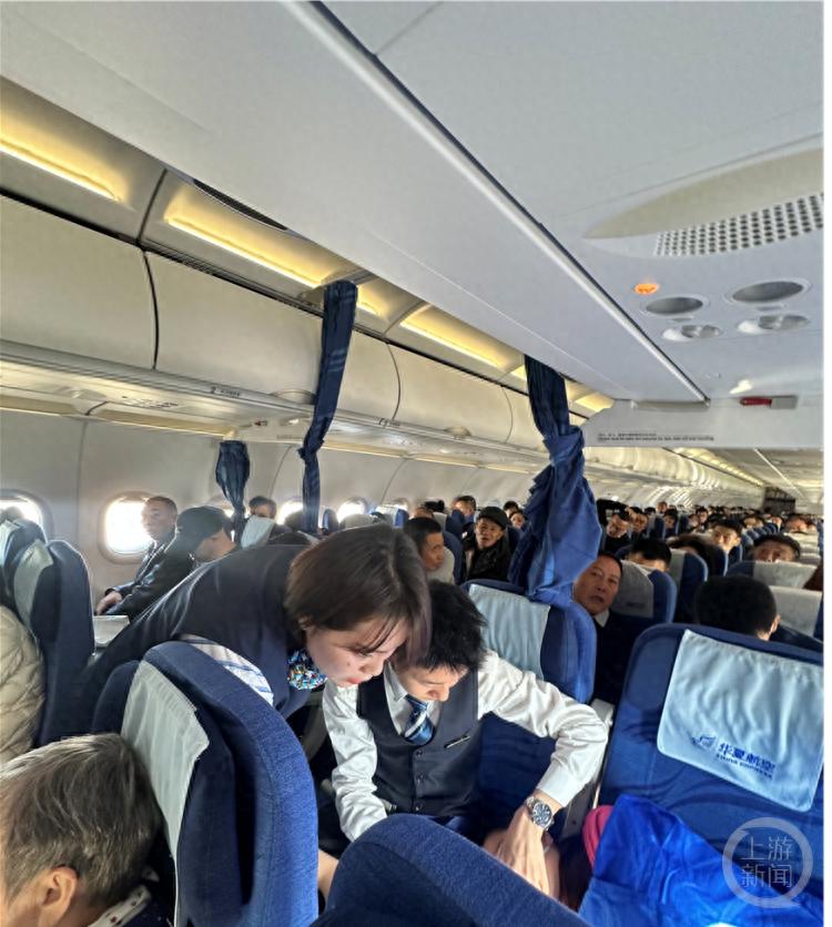航班惊魂：旅客突发哮喘心脏病，乘务长紧急救助，生死时速备降敦煌  第1张