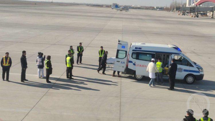 航班惊魂：旅客突发哮喘心脏病，乘务长紧急救助，生死时速备降敦煌  第2张