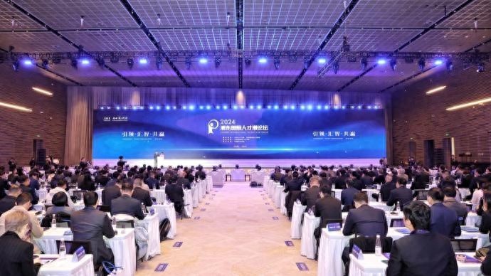 浦东新区率先试点电子口岸签证，外籍人才入境更便捷，34条措施全面升级  第1张
