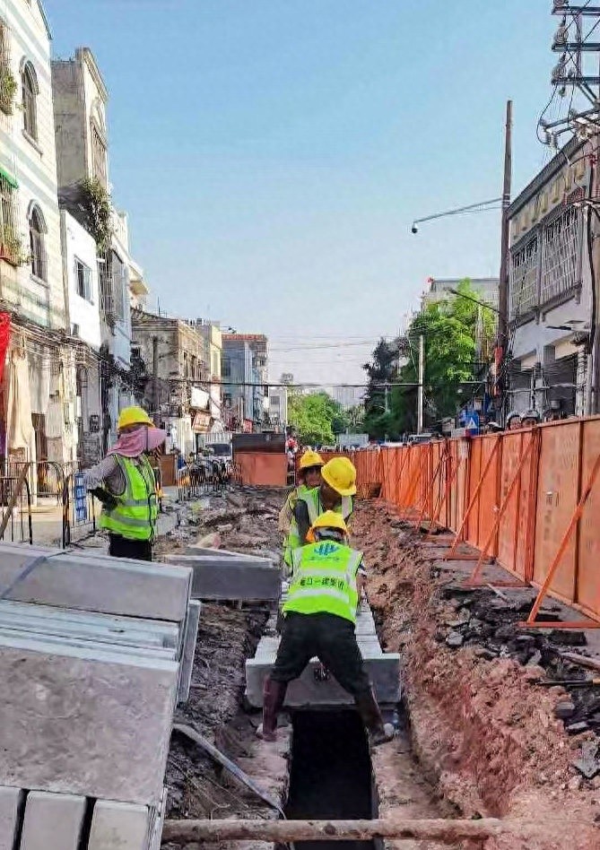 海口骑楼街区修缮启动，春节前道路完工，2025年5月整体竣工，施工团队面临巨大挑战