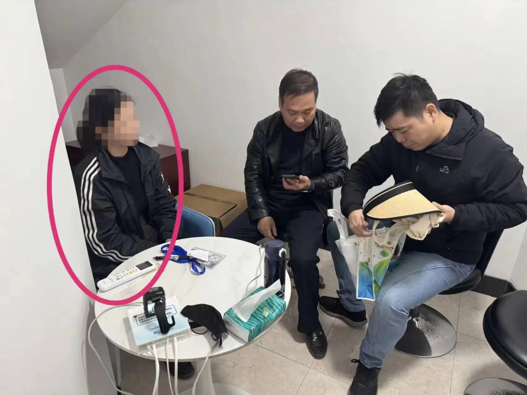 网恋男友洗脑女子投资黄金亏损30万，竟成电诈过桥人，警方人赃俱获  第2张