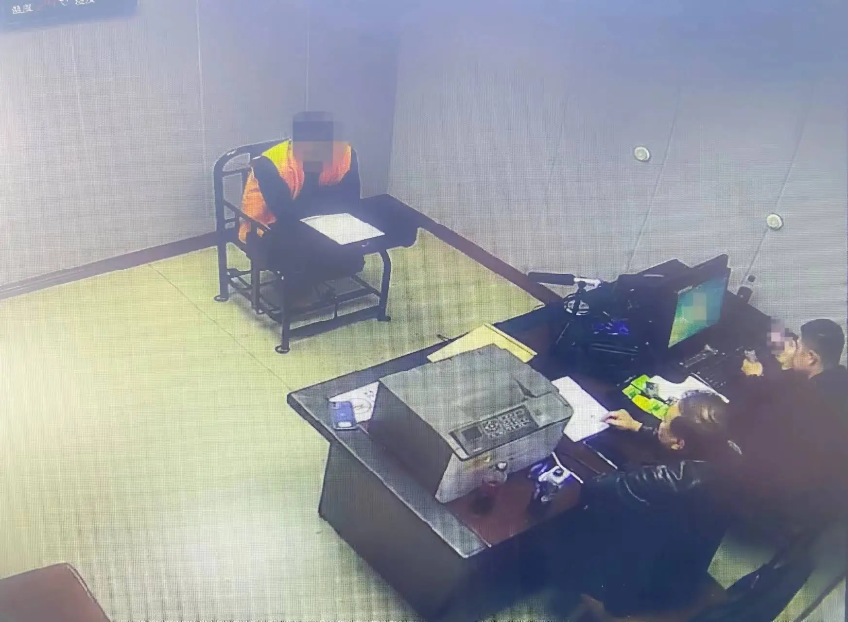 网恋男友洗脑女子投资黄金亏损30万，竟成电诈过桥人，警方人赃俱获  第4张