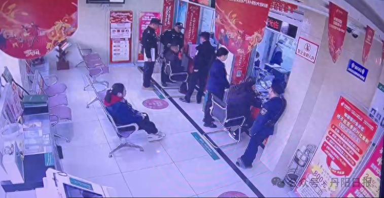 10万元资金险被非法转移！丹阳邮政工作人员如何凭借敏锐洞察力成功拦截？