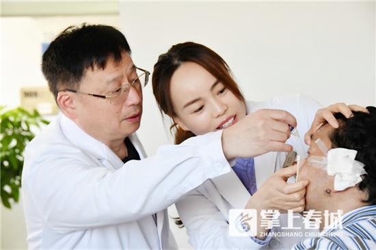 云贵首例！2小时手术让失明者重见光明，背后的故事令人动容  第2张
