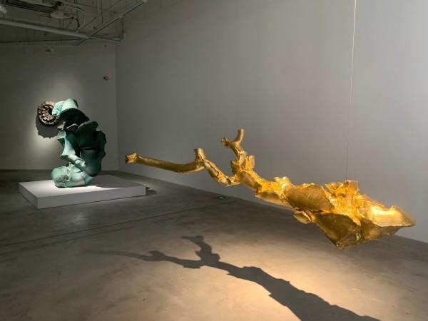 揭秘朱勇作品展：裂痕中的艺术蜕变与社会反思  第3张