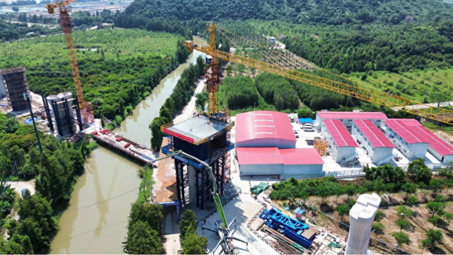 珠肇高铁珠江段首个连续梁 0 号块顺利浇筑完成  第1张
