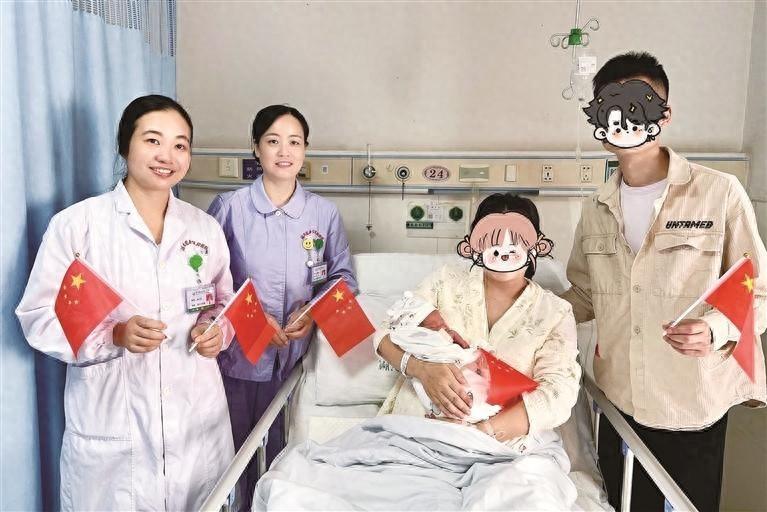 国庆宝宝降临！湖南医药学院总医院产科医护人员用专业与奉献奏响生命乐章  第1张