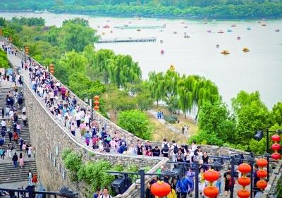 国庆假期南京接待游客 1543.8 万人次，旅游总收入达 207 亿  第4张
