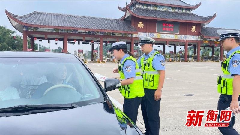 国庆假期衡阳高速日均车流量达 42.2 万台次，交警全力保畅  第2张