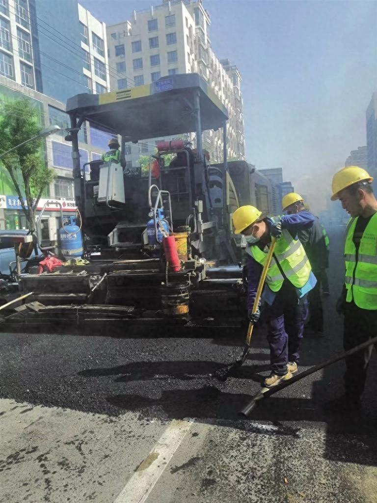 乌兰察布东街修复工程采用沥青热再生技术，快速恢复路面，减少对群众出行影响  第1张