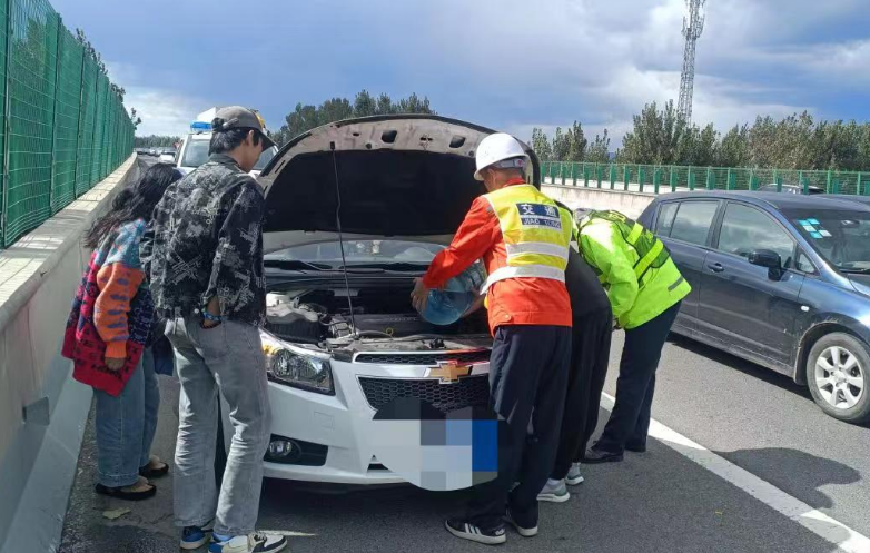 国庆假期，京哈北线分公司职工用温情服务温暖司乘人员  第3张