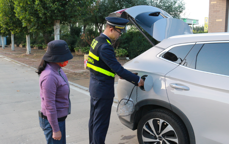国庆假期，京哈北线分公司职工用温情服务温暖司乘人员  第5张