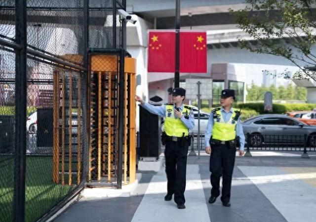 国庆期间，长宁警方如何保障市民的安全与出行？