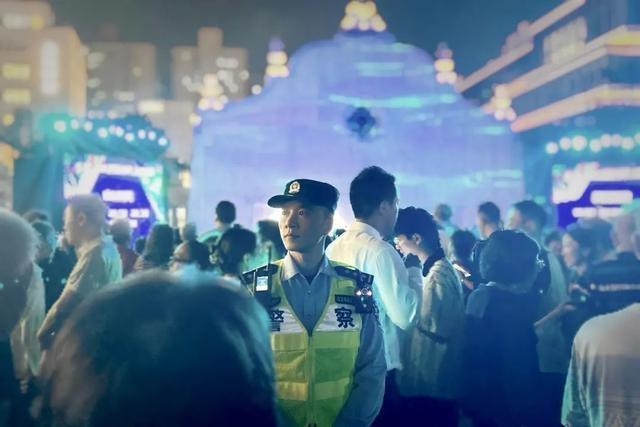 国庆期间，长宁警方如何保障市民的安全与出行？  第2张