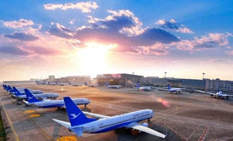 10 架飞机！重庆海关助力打造国际航空枢纽，空中大通道加速织密  第1张