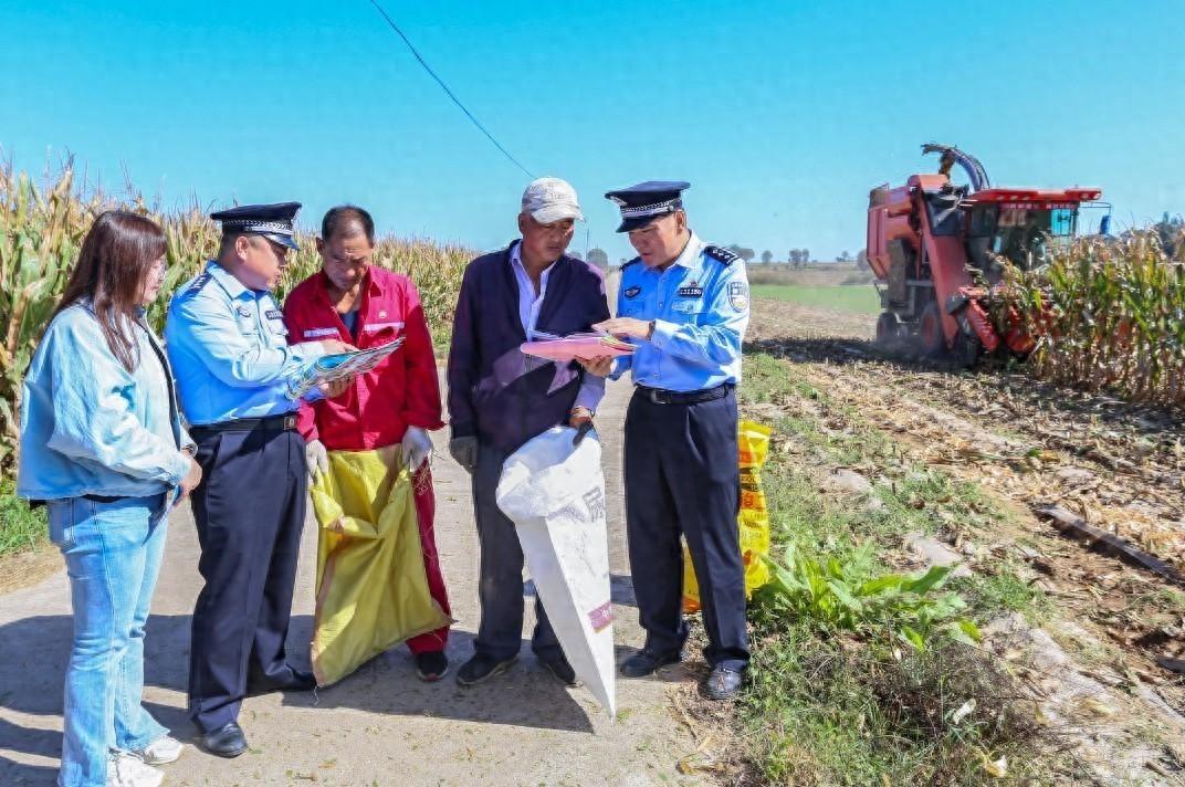 平凉市公安局崆峒分局草峰派出所：警民携手，护航秋收，筑牢安全屏障  第1张