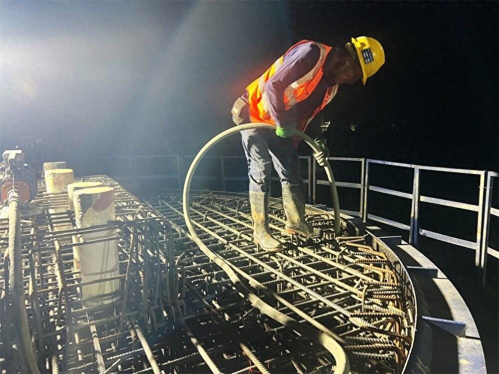 中铁四局承建的首个空心墩柱成功封顶，邵永铁路建设取得重要阶段性成果  第1张