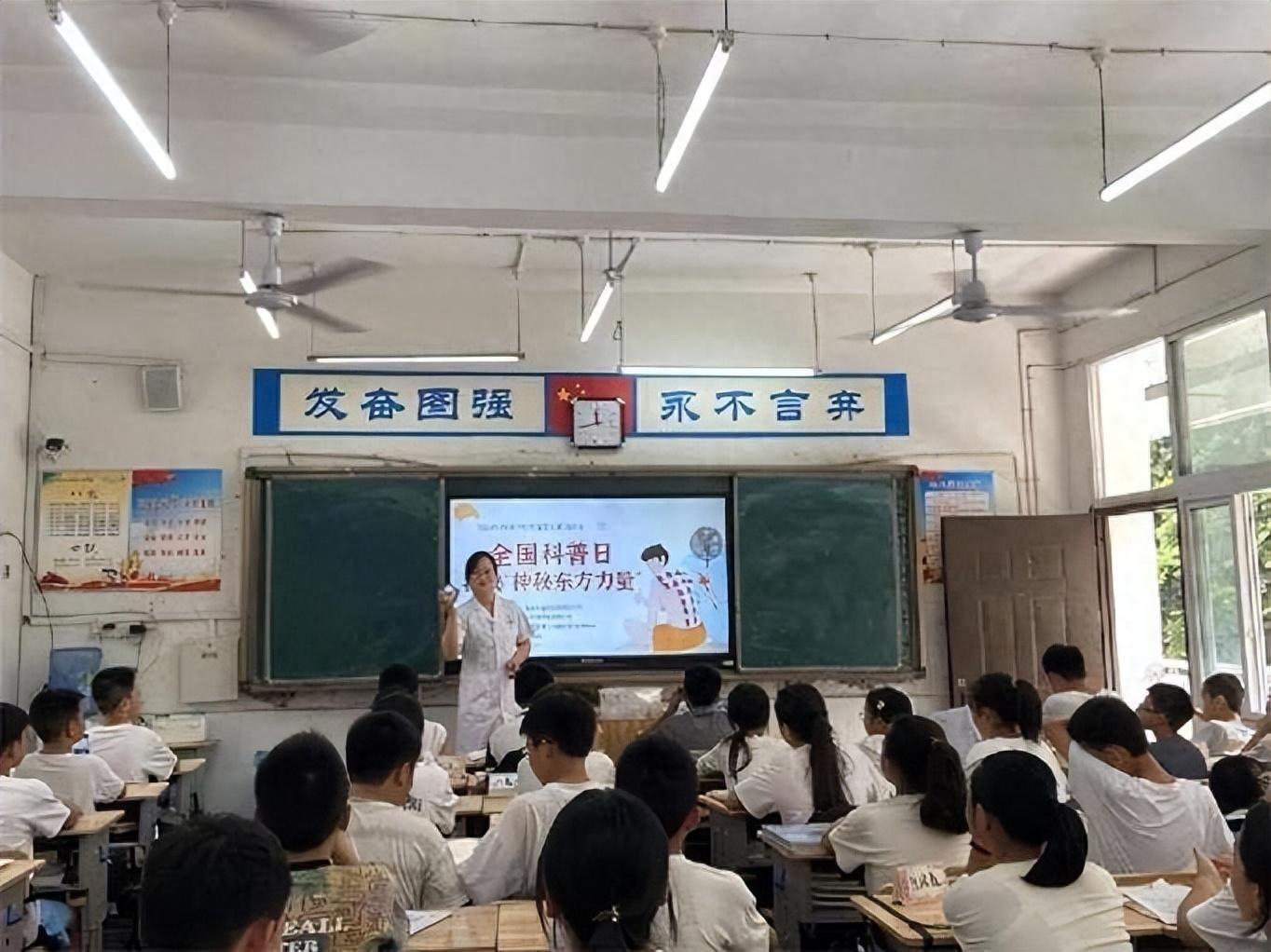 小小罐子大学问！中医药文化进校园，带你领略神秘的东方力量  第1张