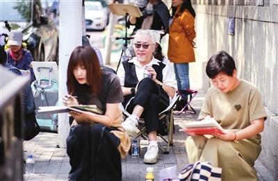 哏儿都速写活动火了！300 余人用画笔扮靓天津，你还不来？